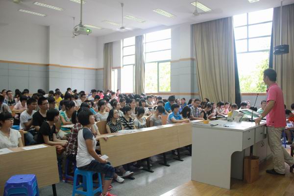 材化学院安全教育讲座