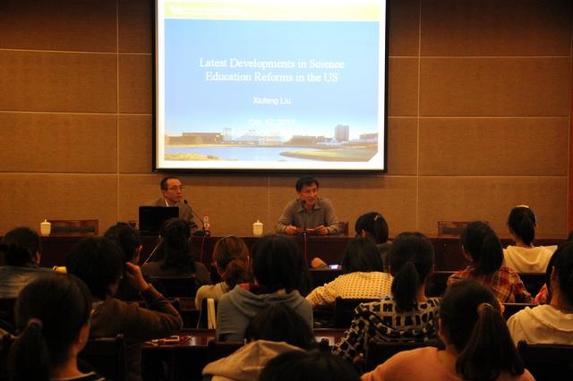 柳教授介绍&ldquo;科学教育&rdquo;的理念