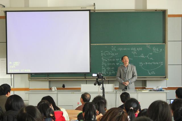 任校长分享其独特的教学经验