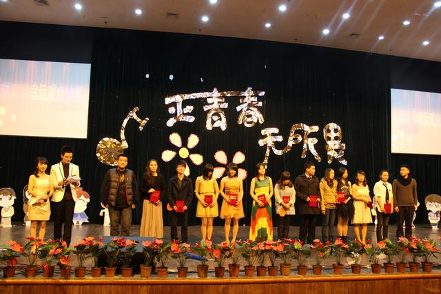 十佳歌手合影留念