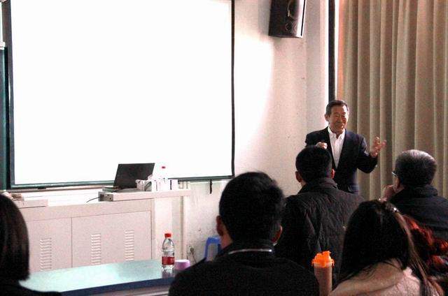 井上隆教授介绍高分子前沿信息 井上隆教授介绍高分子前沿信息