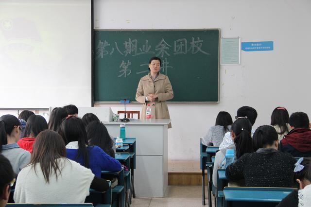 何书记鼓励和引导学生干部