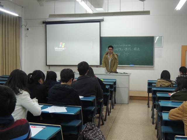 干事进行答辩环节