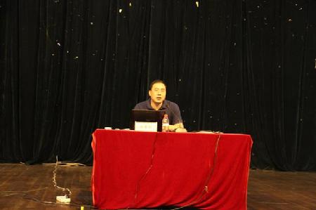 徐孝明教授做报告 徐孝明教授做报告