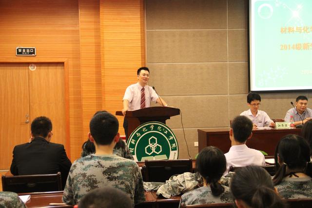 教授代表李勇进发表讲话