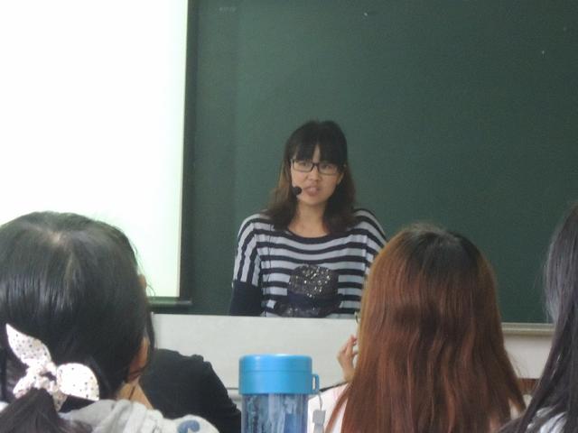 李万梅老师进行专业导论讲解