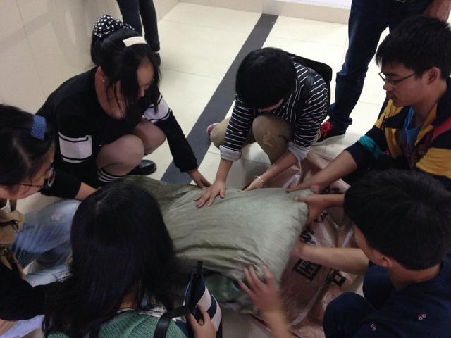 一起给物品包装