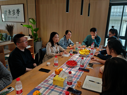 座谈会